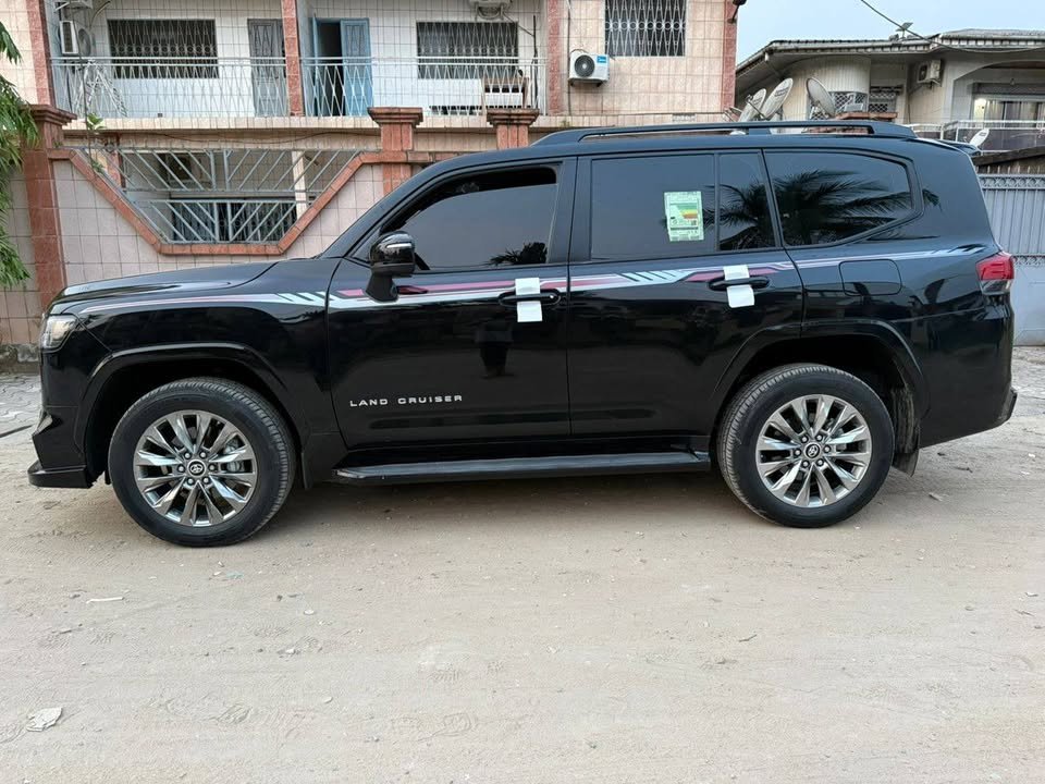 
								Toyota Land cruiser 2025 full									