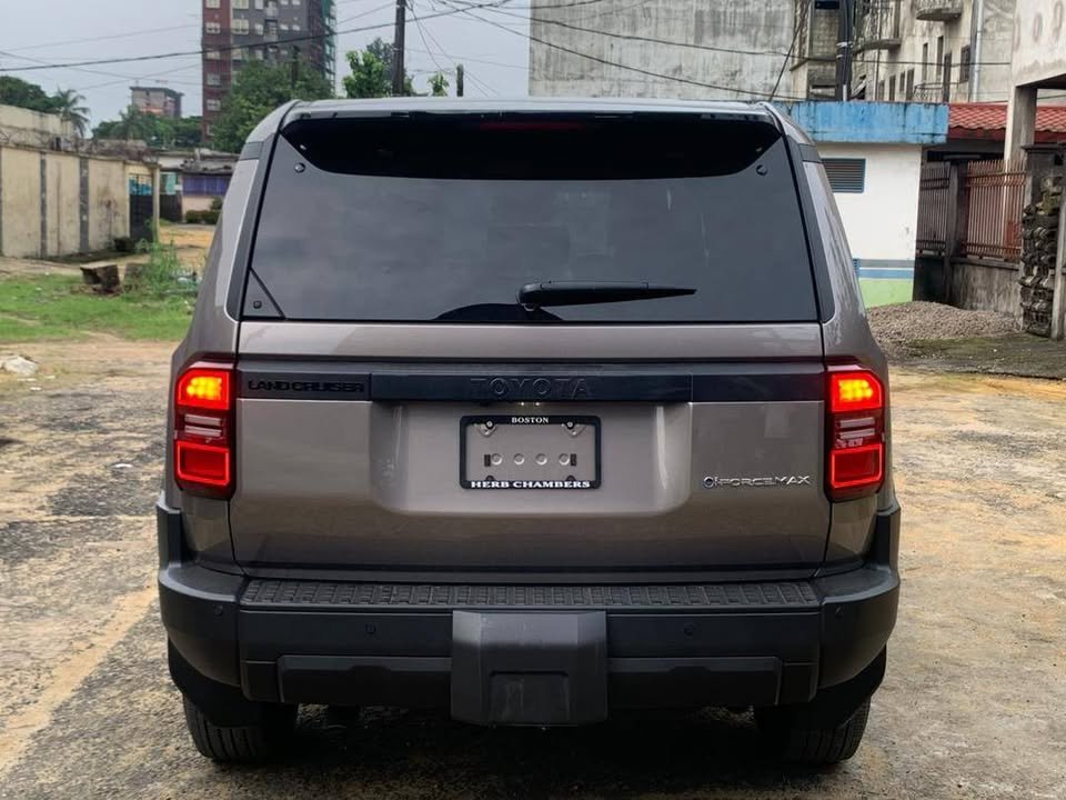 
								Toyota Land Cruiser Prade 2025 full									