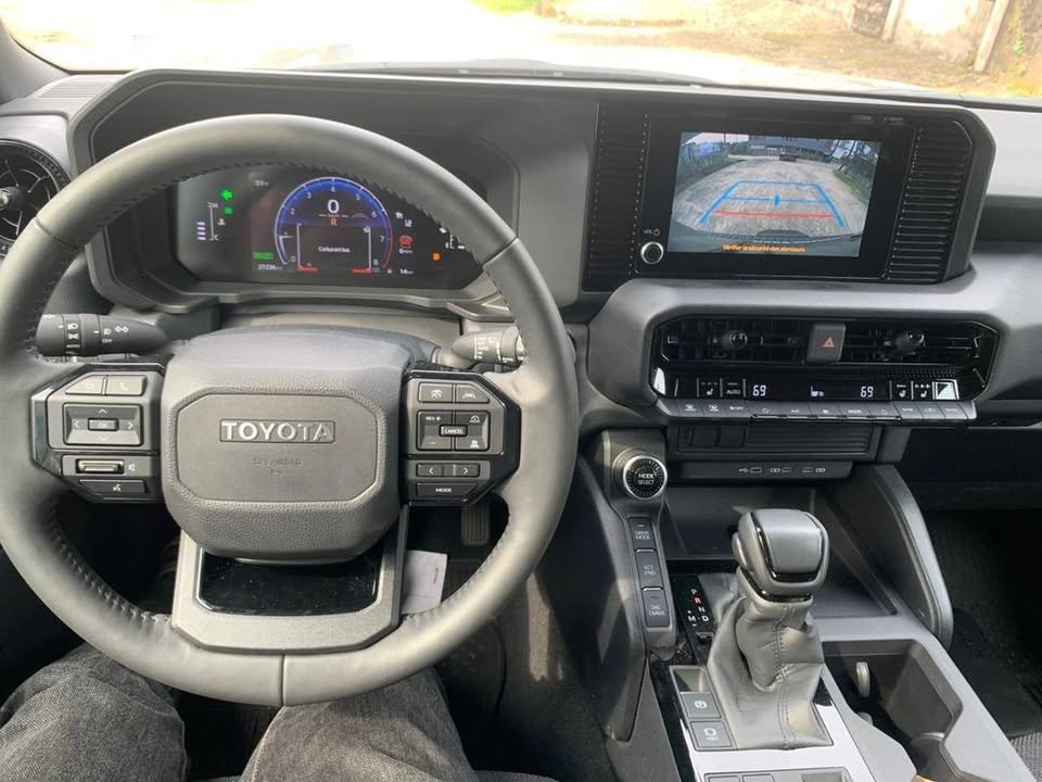 
								Toyota Land Cruiser Prade 2025 full									